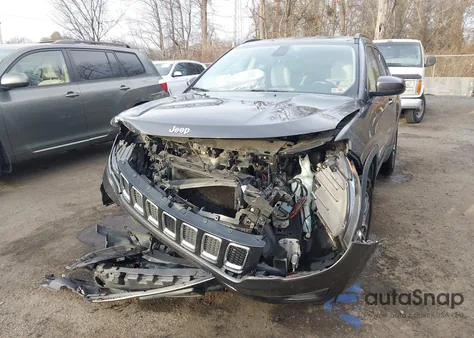 2018 Jeep Compass Latitude 4X4 из США, поврежденный, VIN 3C4NJDBB7JT114395